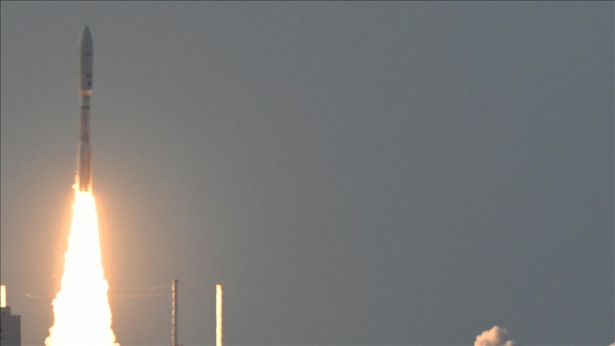 China launches group of internet satellites into space 