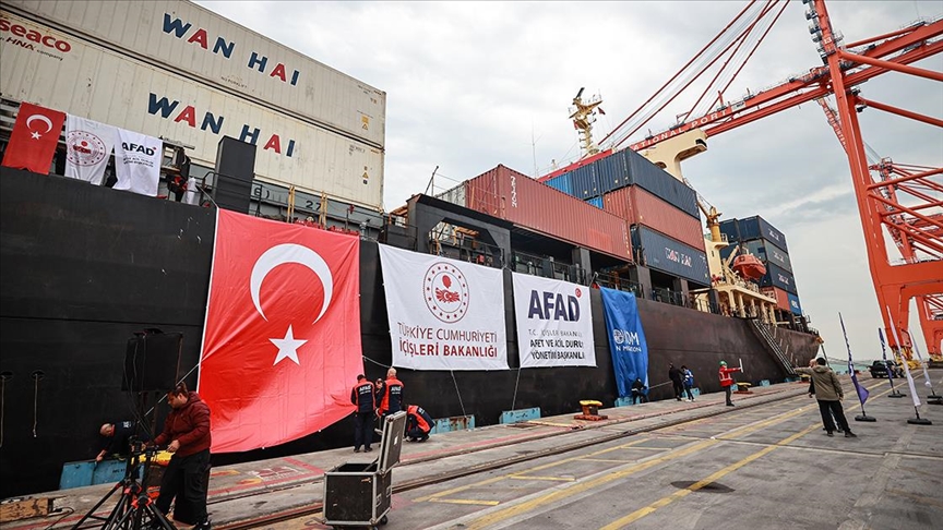 Sudan\'a çadır ulaştıracak gemi Mersin\'den uğurlandı