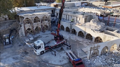 Depremlerde yıkılan tarihi Tuz Hanı yeniden ayağa kaldırılıyor