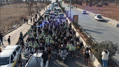 Çiklistët pedalojnë nga Idlibi drejt Damaskut për të shënuar përvjetorin e rrëzimit të regjimit të Assadit