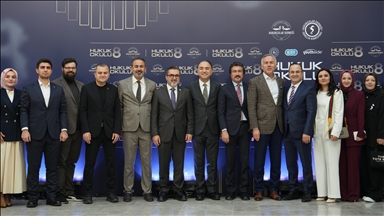 Hukukçular Derneğince düzenlenen Hukuk Okulu'nun sekizincisi İstanbul'da başladı