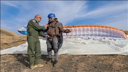 Tekane mamosteyê frokevanan ê Hekariyê perwerdeyê dide peraşûthezan