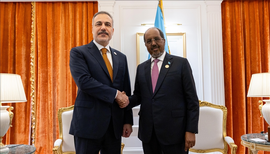 Forum de Doha 2025: le chef de la diplomatie turque Hakan Fidan rencontre le président somalien 