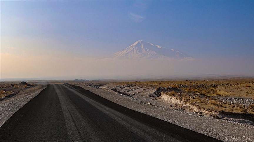 Ağrı Dağı'na yapılan 75 kilometrelik "turizm ve güvenlik yolu" tamamlandı