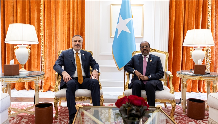 Турскиот министер за надворешни работи се сретна со претседателот на Сомалија во Доха