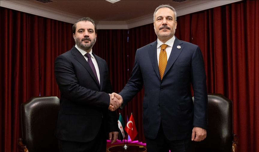 Wezîrê Karên Derva Fîdan bi hevkarê xwe yê Sûriyeyî Şeybanî ra hevdîtin kir