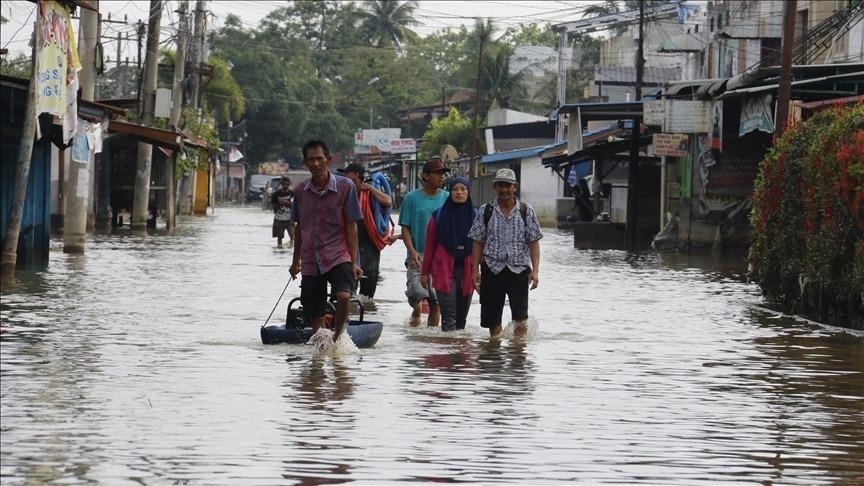 В Индонезии число погибших из-за стихийных бедствий превысило 900 человек