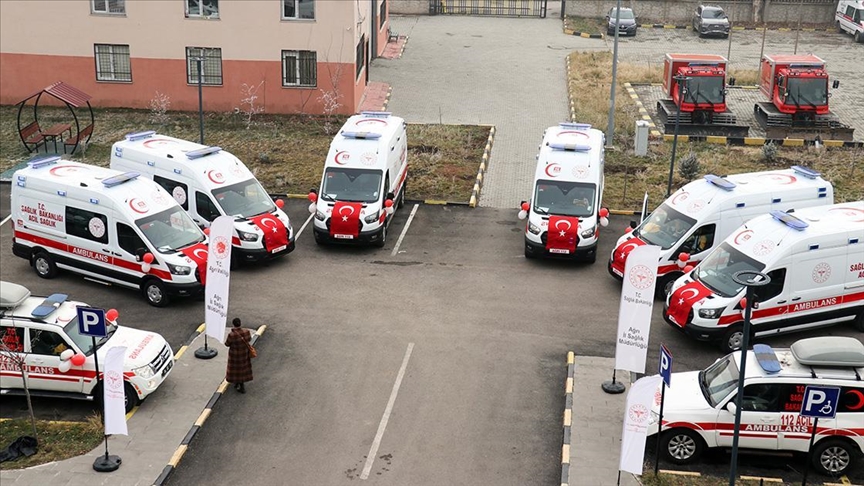 Li Agiriyê ekîbên tenduristiyê ji bo ku di şert û mercên zivistanê da xwe bigîhînin nexweşan li ser wezîfeyê ne