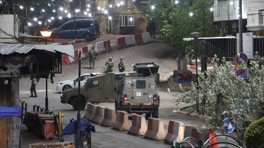 الخليل.. إضراب شامل تنديدا بقتل إسرائيل فلسطينيين اثنين