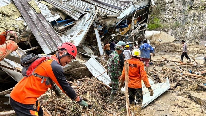 شمار قربانیان سیل در اندونزی از 900 نفر فراتر رفت