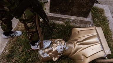 Američki izaslanik pohvalio epska, herojska dostignuća Sirije u godini od pada Assadovog režima