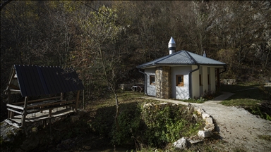 Jedna od najmanjih džamija u BiH ima 16 kvadrata i može primiti 10 vjernika