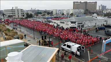 Asbury Park në New Jersey organizon vrapimin masiv të Babagjyshit në mbështetje të një organizate lokale