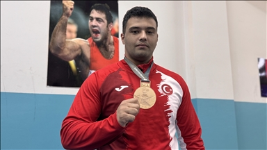 İlk kez giydiği milli formayla olimpiyat üçüncüsü olan işitme engelli güreşçi hedef büyüttü