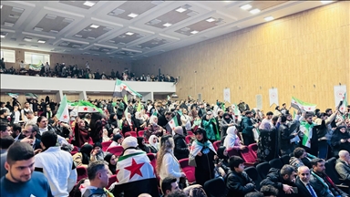 إسطنبول.. مئات السوريين يحيون ذكرى سقوط نظام الأسد وانتصار الثورة