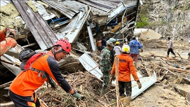 شمار قربانیان سیل در اندونزی از 900 نفر فراتر رفت