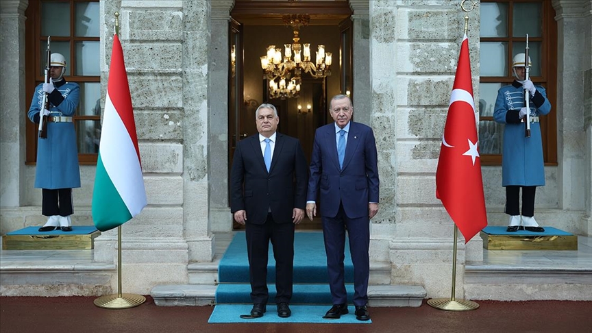 Претседателот Ердоган го пречека унгарскиот премиер Виктор Орбан во Истанбул
