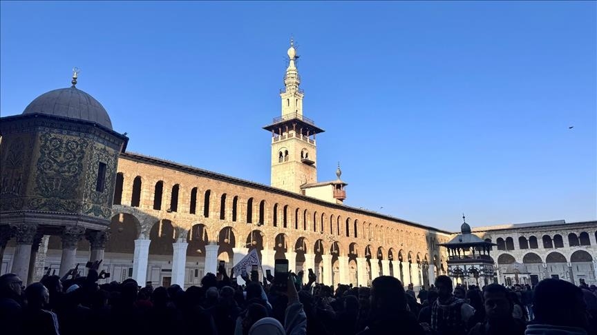 لە مزگەوتەکانی سووریا "تەکبیرەی سەرکەوتن" لە ساڵیادی ڕووخانی ئەسەد دا خوێندرانەوە