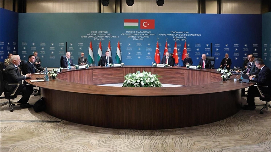 إسطنبول.. انطلاق أول اجتماع لـ"آلية التشاور" التركية المجرية
