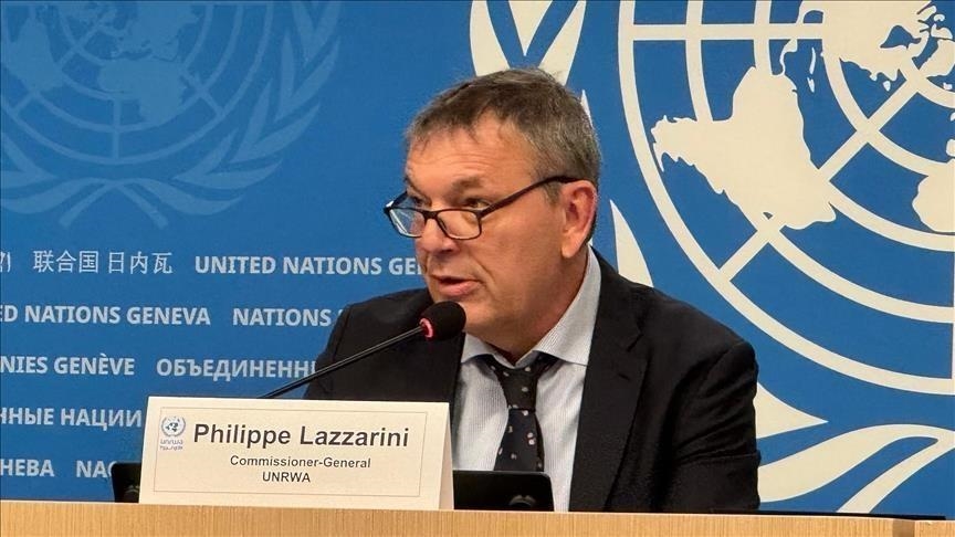 إسرائيل تنزل العلم الأممي من مقر "الأونروا" بالقدس الشرقية وترفع علمها