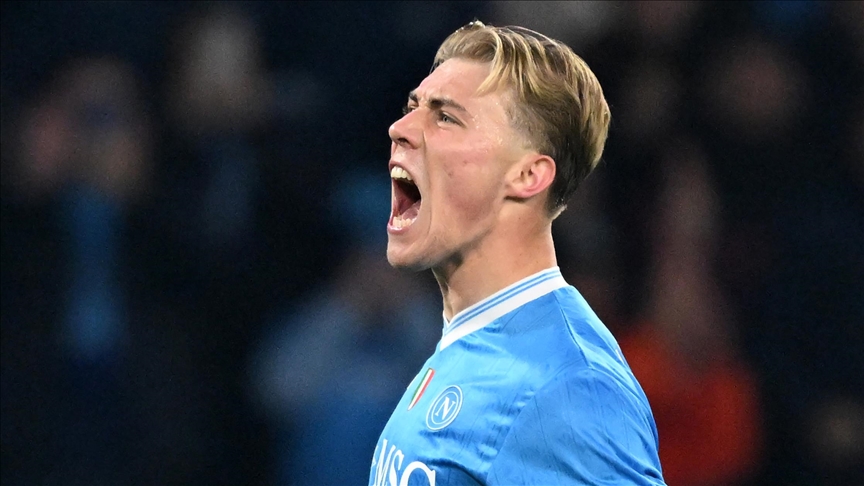 قدم.. الدنماركي هويلوند يقود نابولي للفوز على يوفنتوس