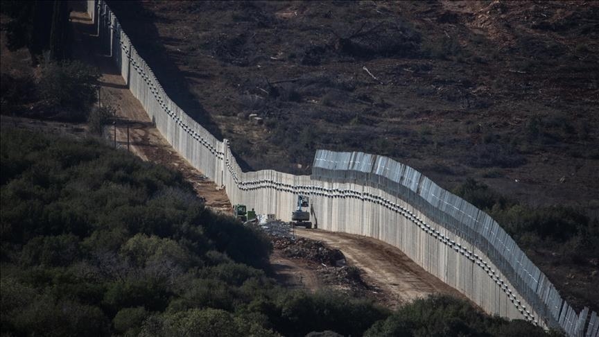 بكلفة 1.7 مليار دولار.. إسرائيل تبدأ بناء جدار ​​على الحدود مع الأردن 