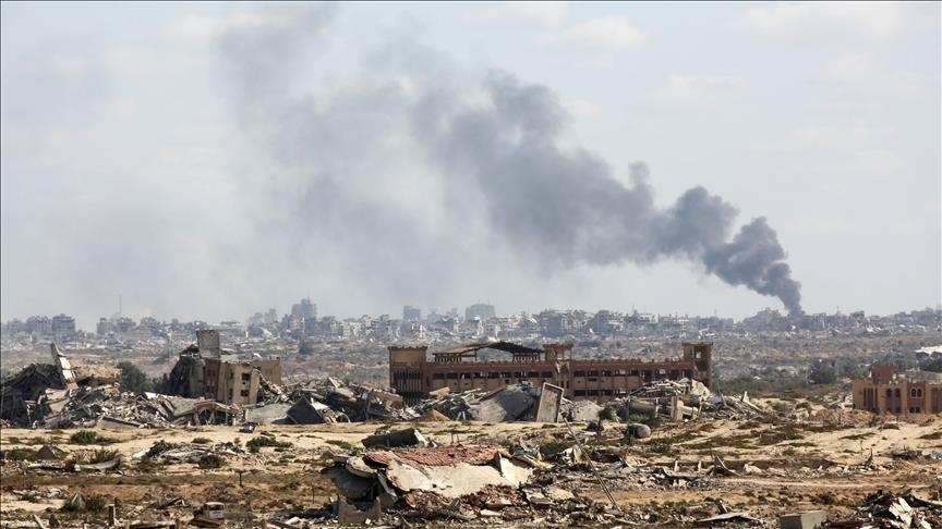 إسرائيل تنفذ عمليات قصف ونسف في مناطق سيطرتها بغزة 