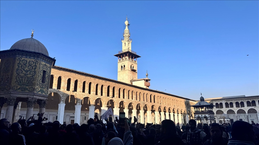 مساجد سوريا تصدح بـ"تكبيرات النصر" في ذكرى سقوط الأسد