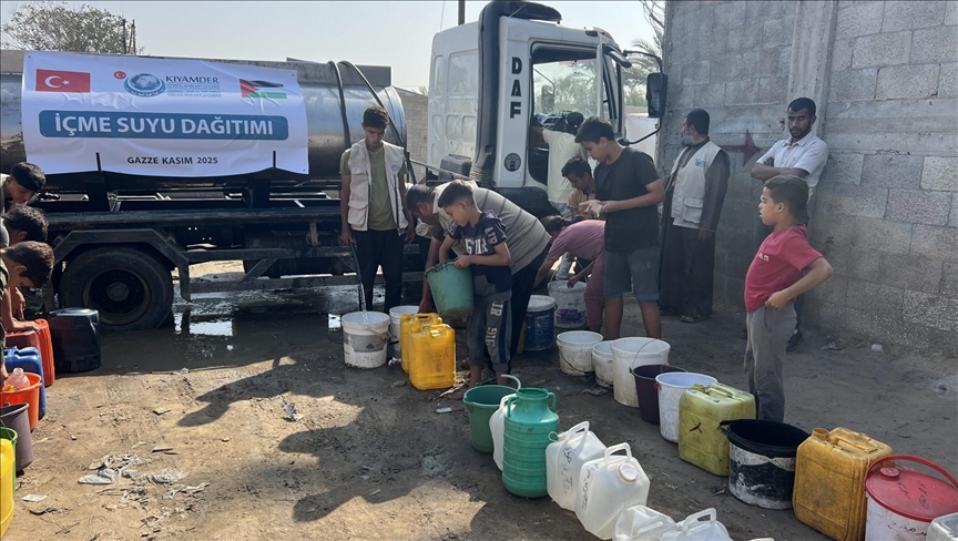 جمعية تركية تشارك السوريين فرحتهم بسقوط نظام الأسد