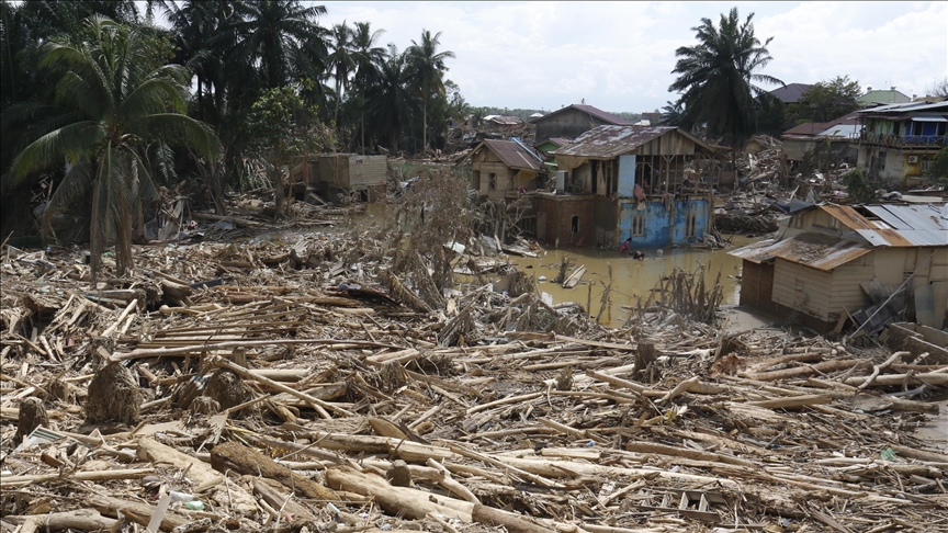 Endonezya'da şiddetli yağışların yol açtığı afetlerde ölü sayısı 950'ye yükseldi