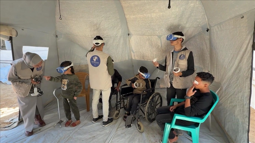 "الواقع الافتراضي".. فسحة لأطفال بغزة بعيدا عن ذكريات الحرب (تقرير)