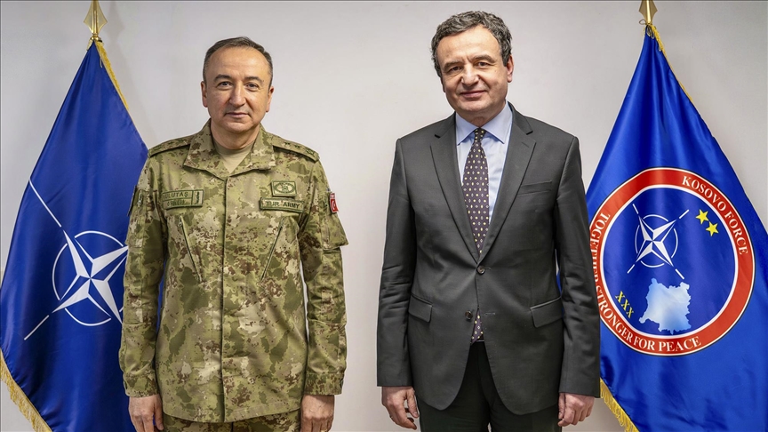 Kryeministri Kurti diskuton sigurinë me komandantin e KFOR-it Ulutas