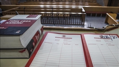 Ekrem İmamoğlu'nun diplomasının sahte olduğu iddiasıyla yargılandığı davada ara karar