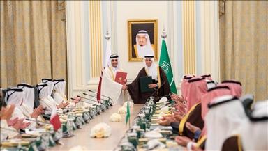 السعودية وقطر توقعان اتفاقية "القطار السريع"