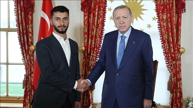 الرئيس أردوغان يستقبل المخرج الفلسطيني باسل عدرا الفائز بأوسكار