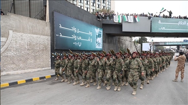 Низ неколку сириски покраини организирани воени паради по повод првата годишнина од падот на Асад