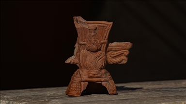 Efes'te Mısır tanrısı Serapis tasvirli tütsü kabı bulundu