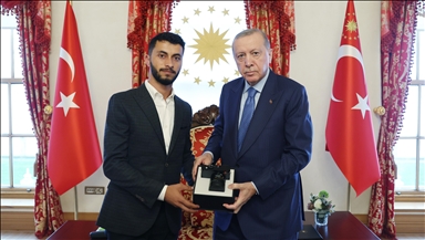 Erdogan takohet me bashkëregjisorin e “No Other Land”, vlerëson rolin në nxjerrjen në pah të luftës palestineze 