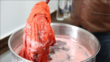 "Efsane renk" Edirne kırmızısı usta ellerde moda ürünlerine dönüşüyor