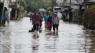 Floods leave nearly 1,200 dead, missing in Indonesia
