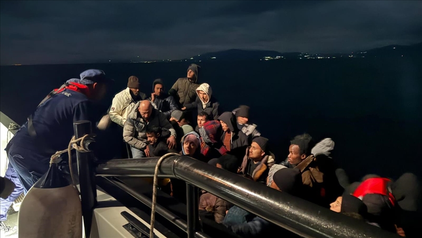 Береговая охрана Турции спасла 37 нелегальных мигрантов у берегов Измира