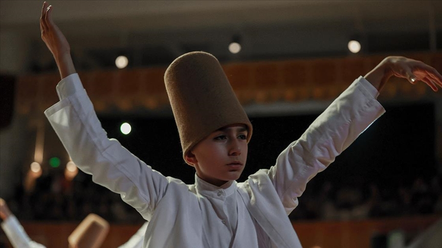 Trafik kazasında kaybettiği semazen ağabeyinin hatırasını yaşatıyor