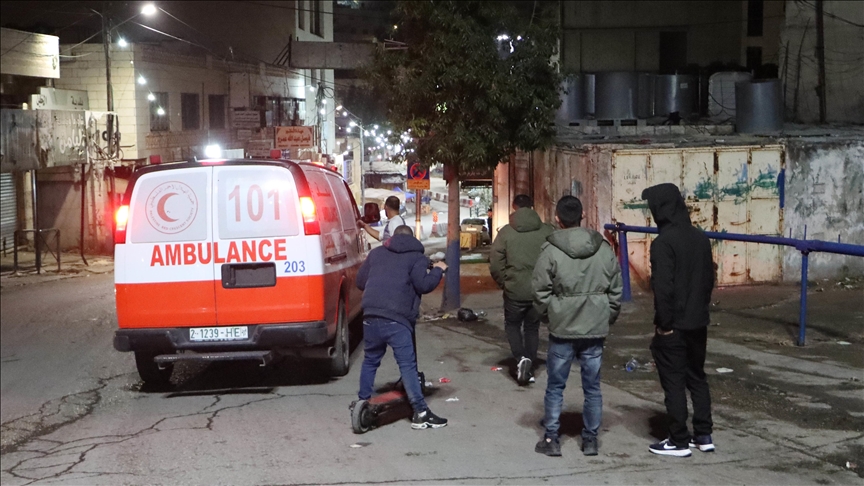 الضفة.. الجيش الإسرائيلي يصيب شابا وطفلا بالرصاص في رام الله