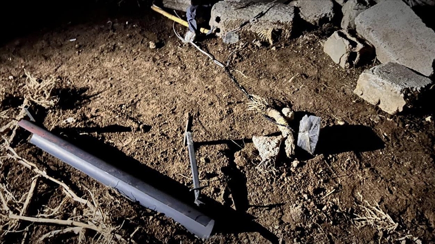 دمشق.. قذائف تسقط بمحيط مطار المزة والعثور على 4 منصات 