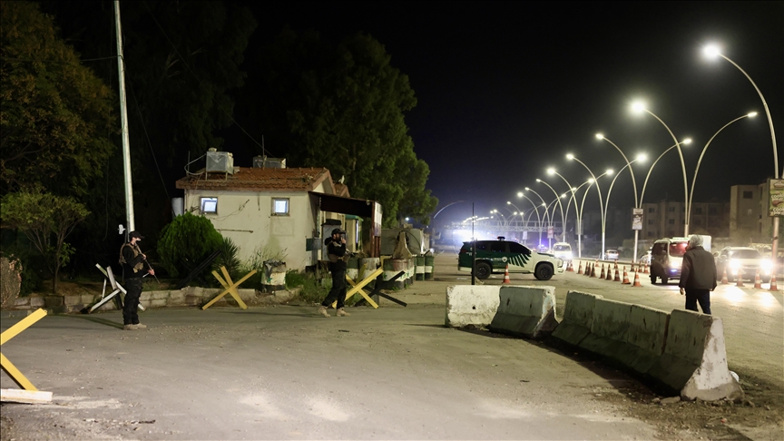 دمشق.. قذائف تسقط بمحيط مطار المزة والعثور على 4 منصات 