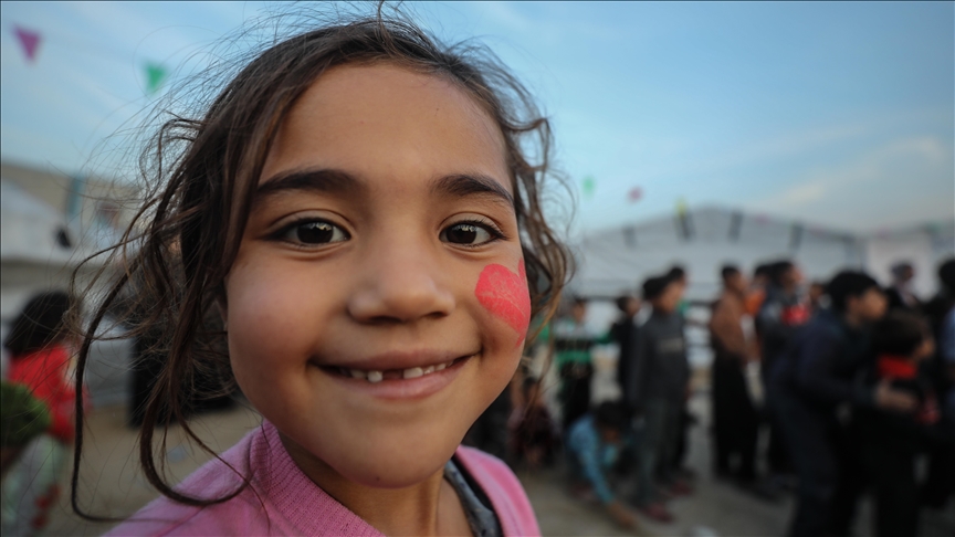 Pavarësisht peshës së luftës në Gaza  fëmijët i rezistojnë jetës duke i kthyer rrënojat në lojë