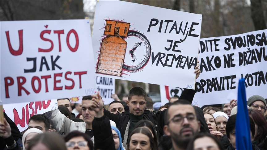 Studenti pred Vladom KS traže sistemsko rješavanje problema u domovima