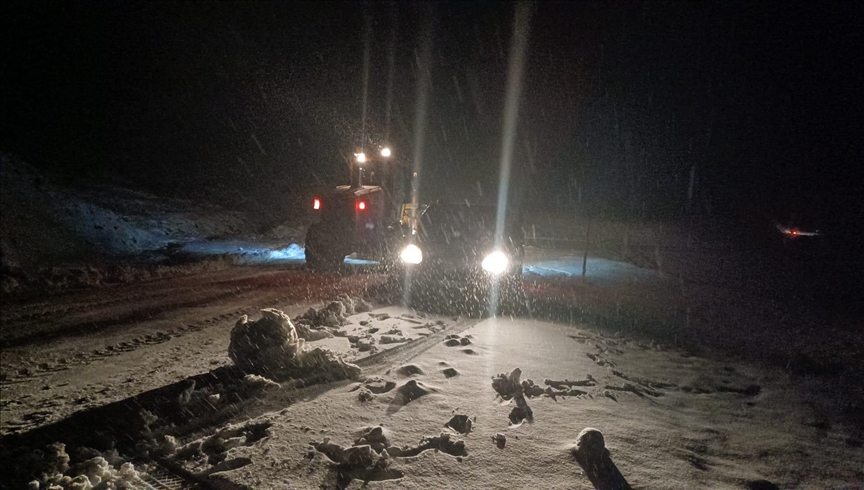 Muş ve Kars\'ta kar etkili oluyor