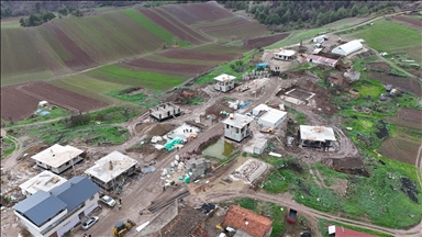 Bilecik'teki orman yangınında evleri zarar görenler için başlatılan konut inşaatları sürüyor