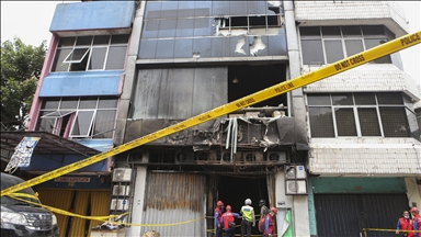 Endonezya'da 7 katlı binada çıkan yangında 22 kişi hayatını kaybetti